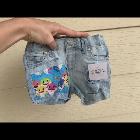 Baby Shark Toddler Shorts - Picture 2 of 4